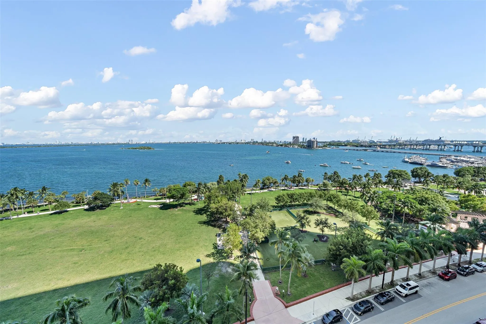 1900 N Bayshore Dr, #706