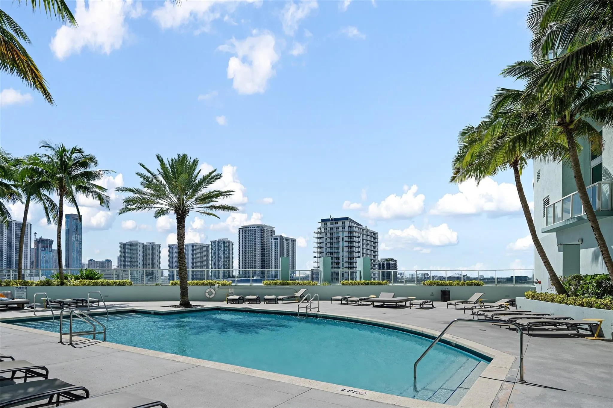1900 N Bayshore Dr, #706