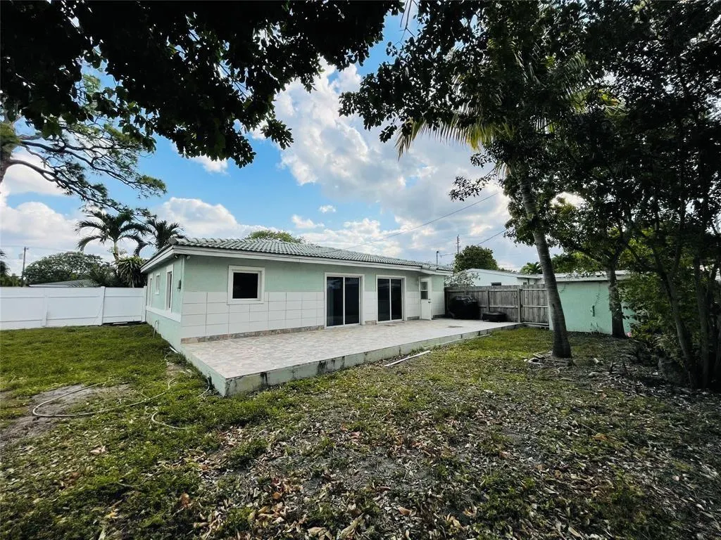2231 SW 14th St
