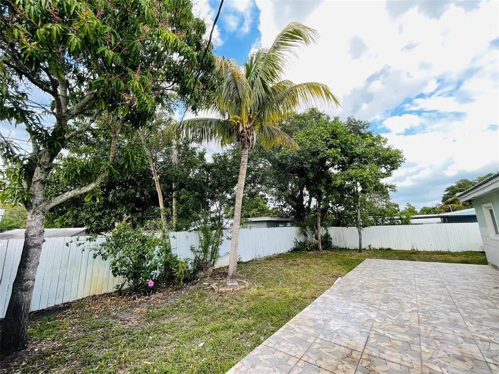 2231 SW 14th St