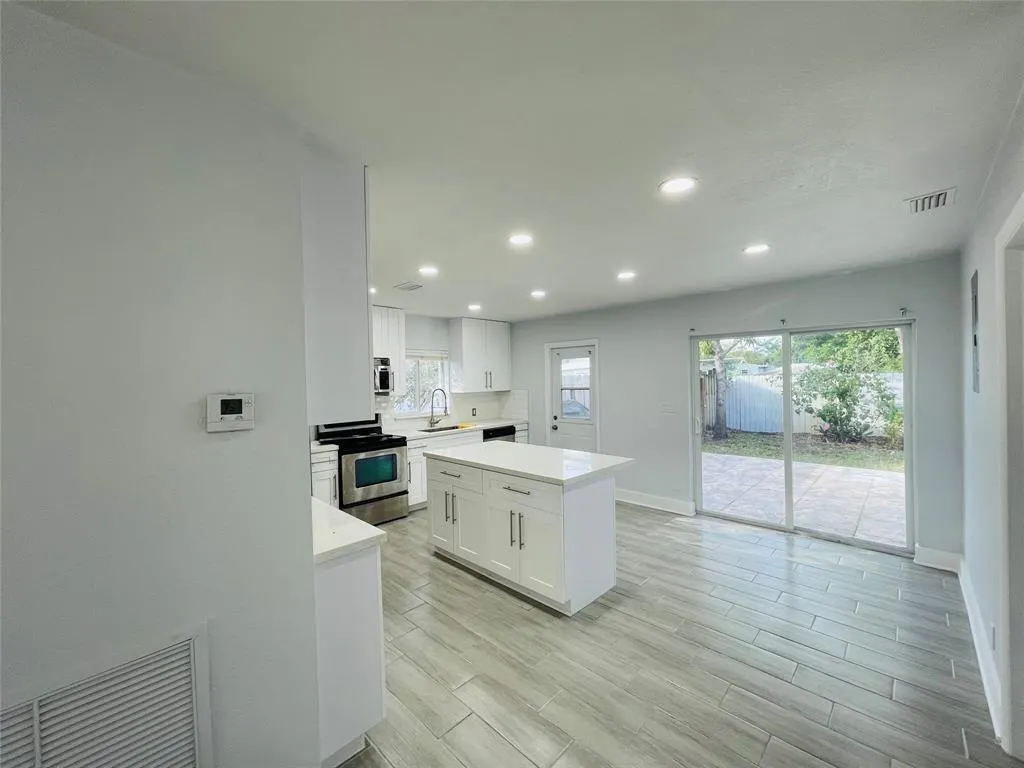2231 SW 14th St