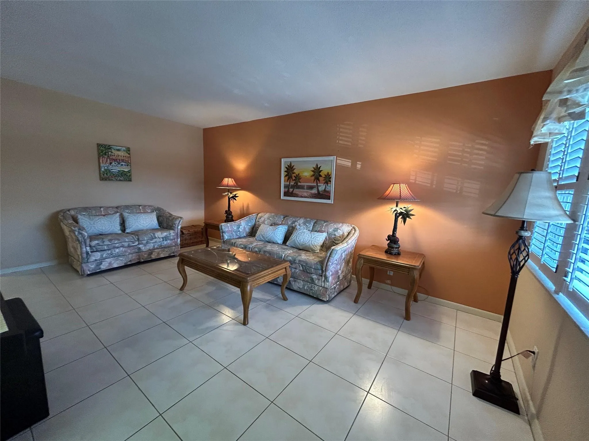 2050 NE 39th St, #207