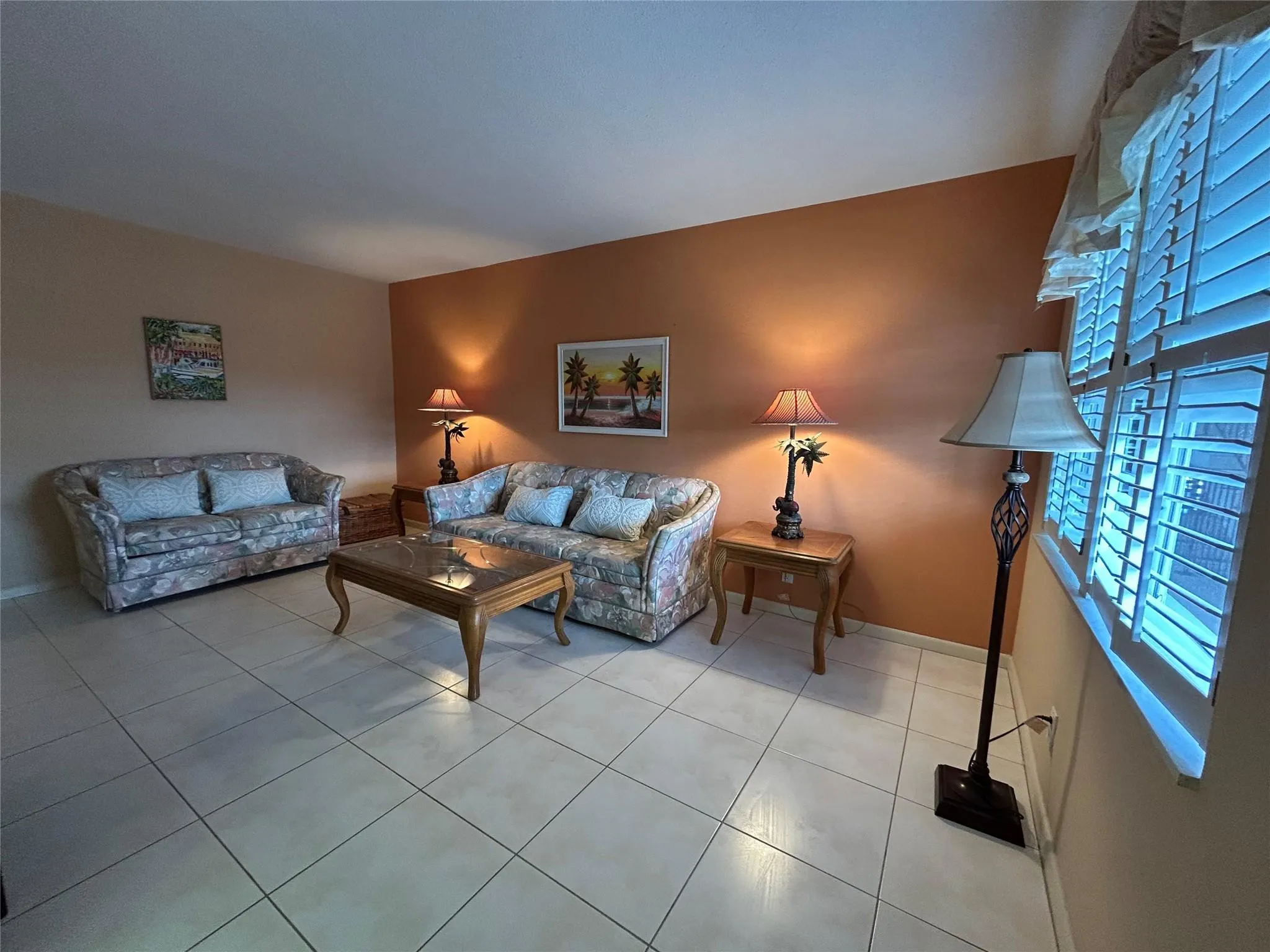 2050 NE 39th St, #207
