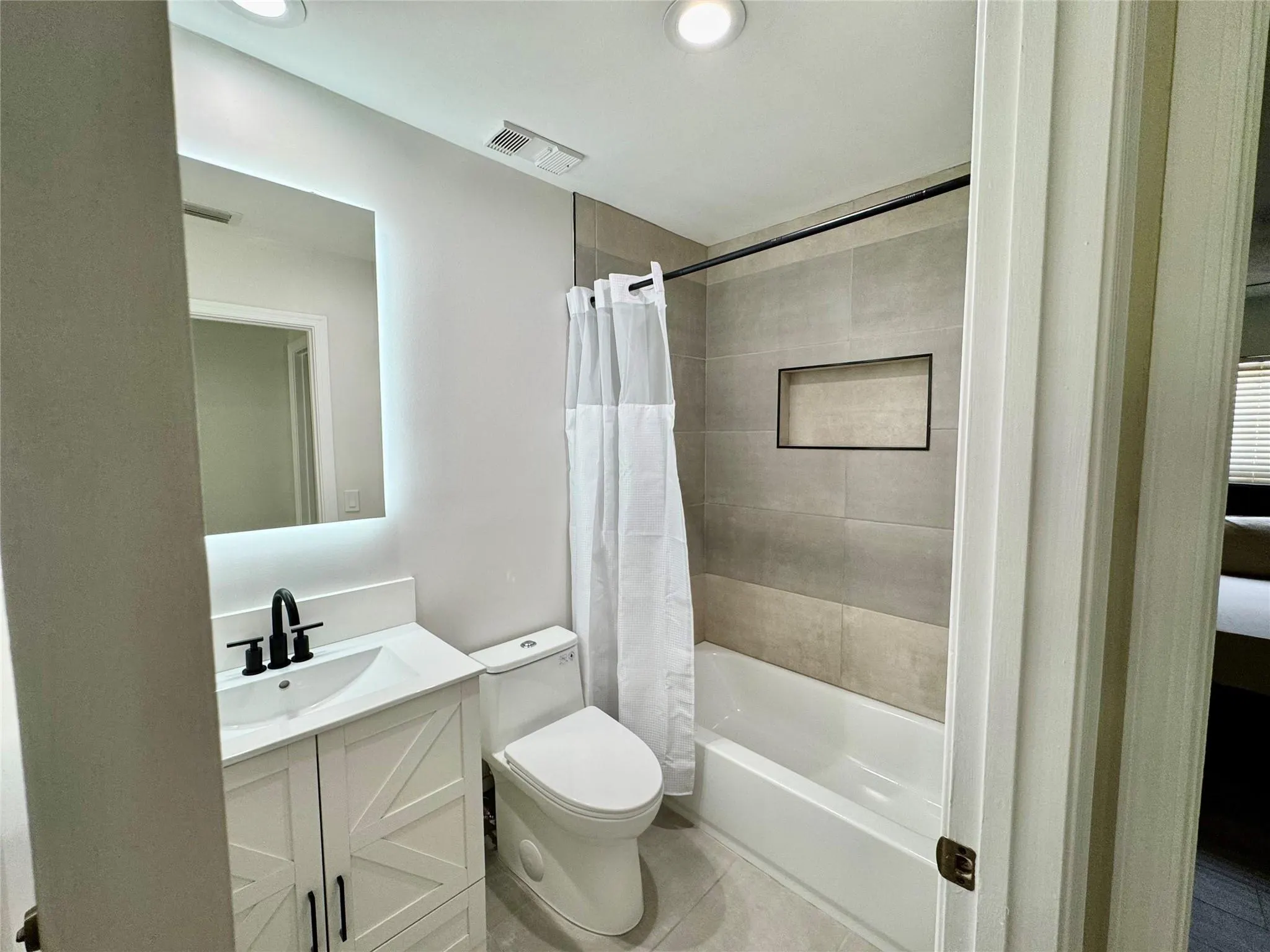 84 Centennial Ct