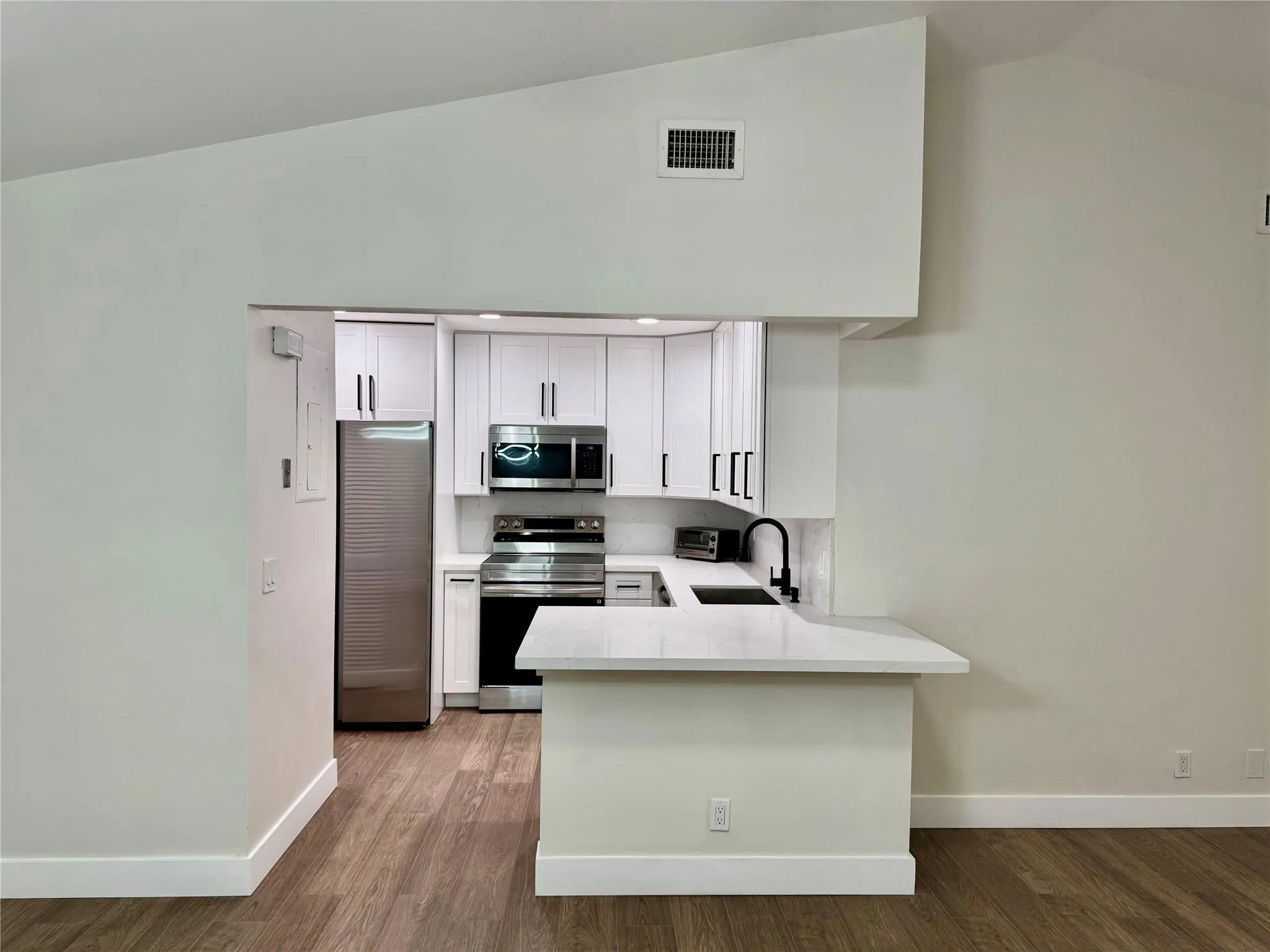 84 Centennial Ct