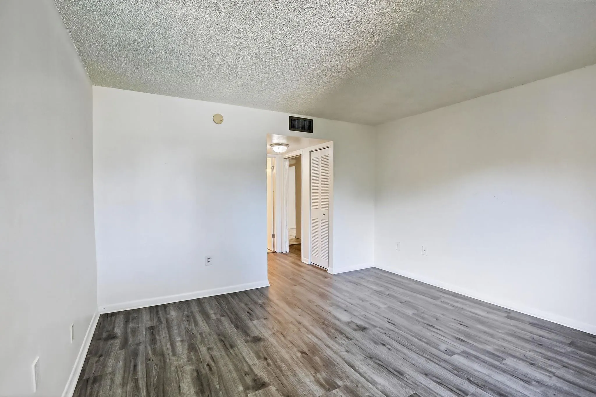711 N Pine Island Rd, #319