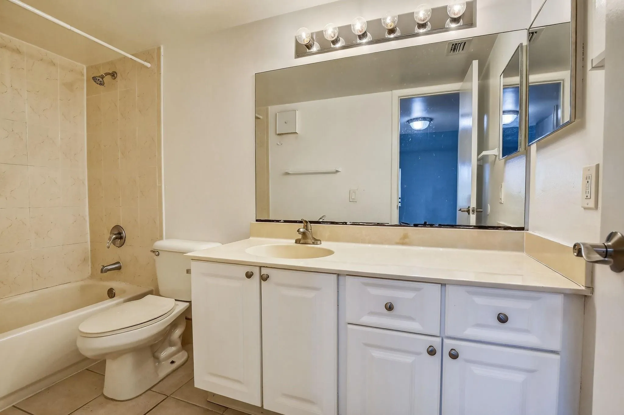 711 N Pine Island Rd, #319