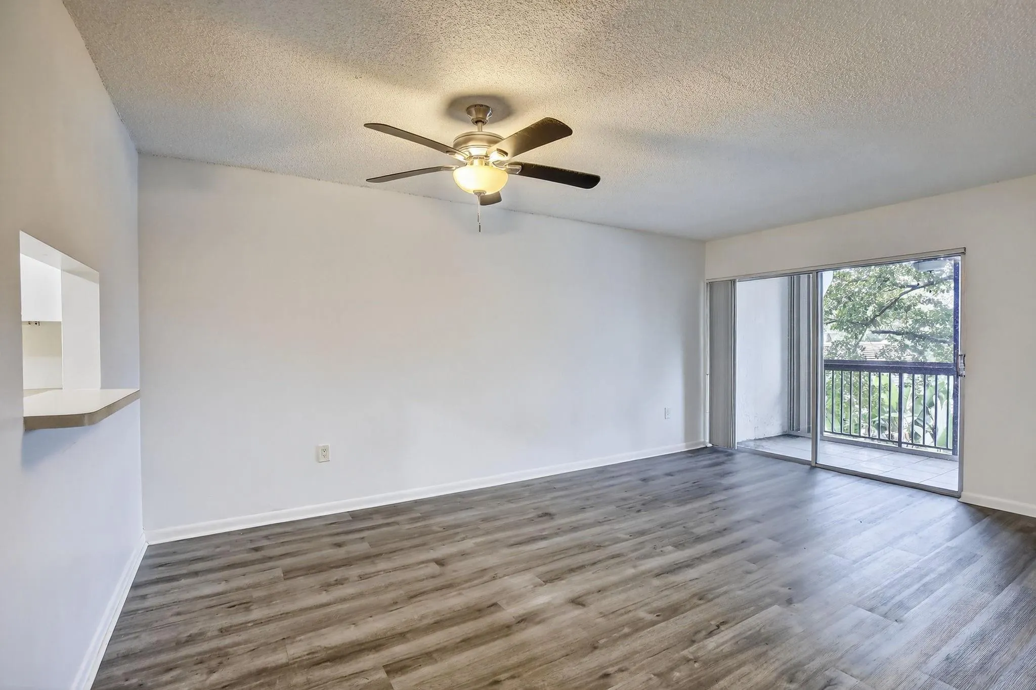 711 N Pine Island Rd, #319