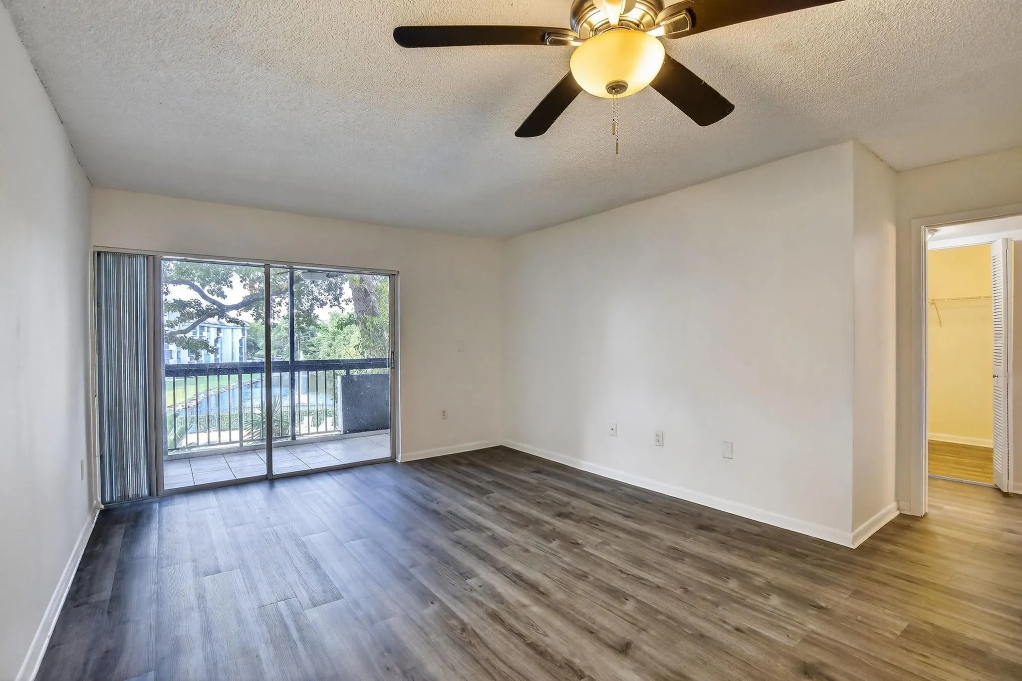 711 N Pine Island Rd, #319