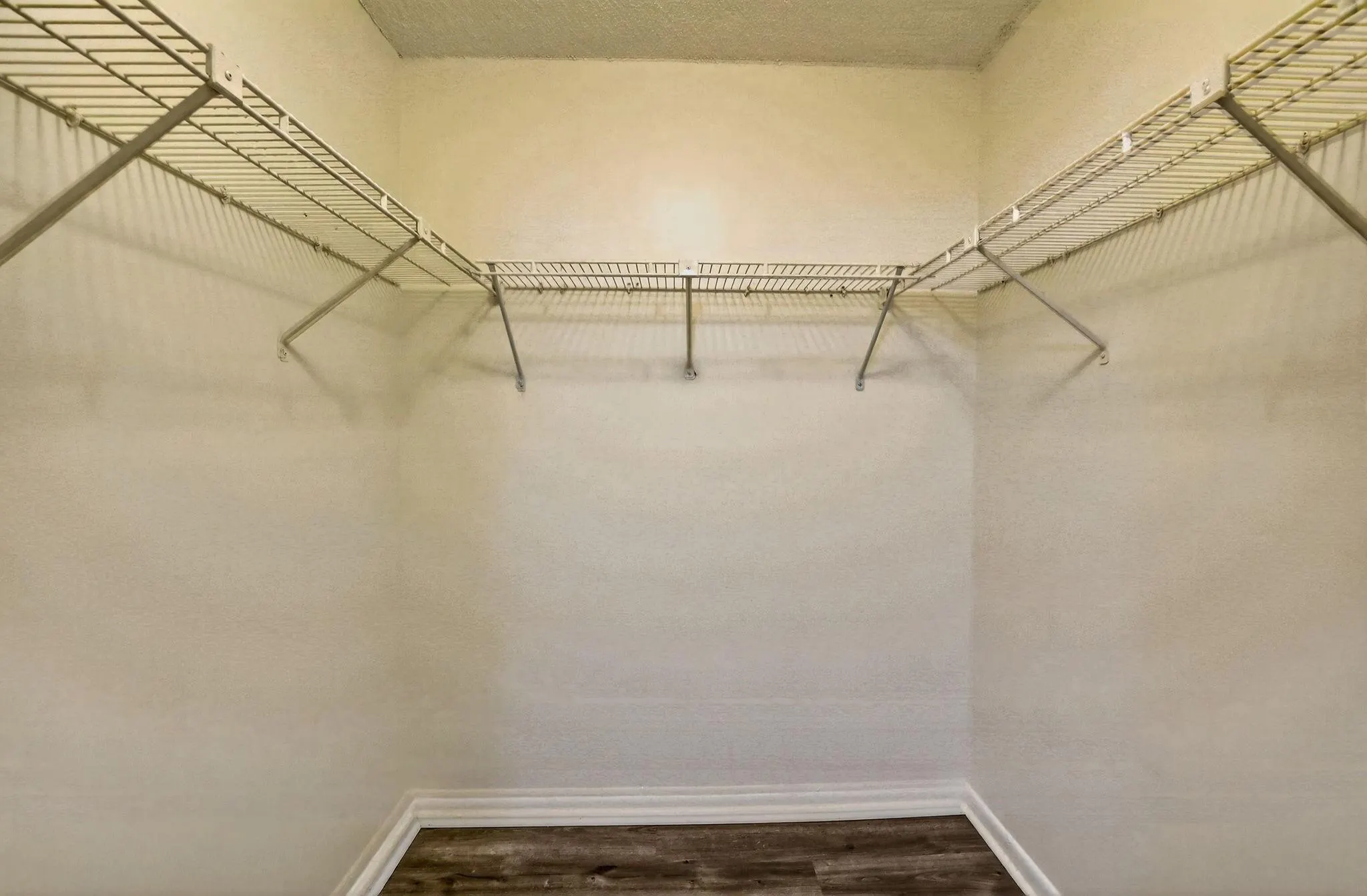 711 N Pine Island Rd, #319