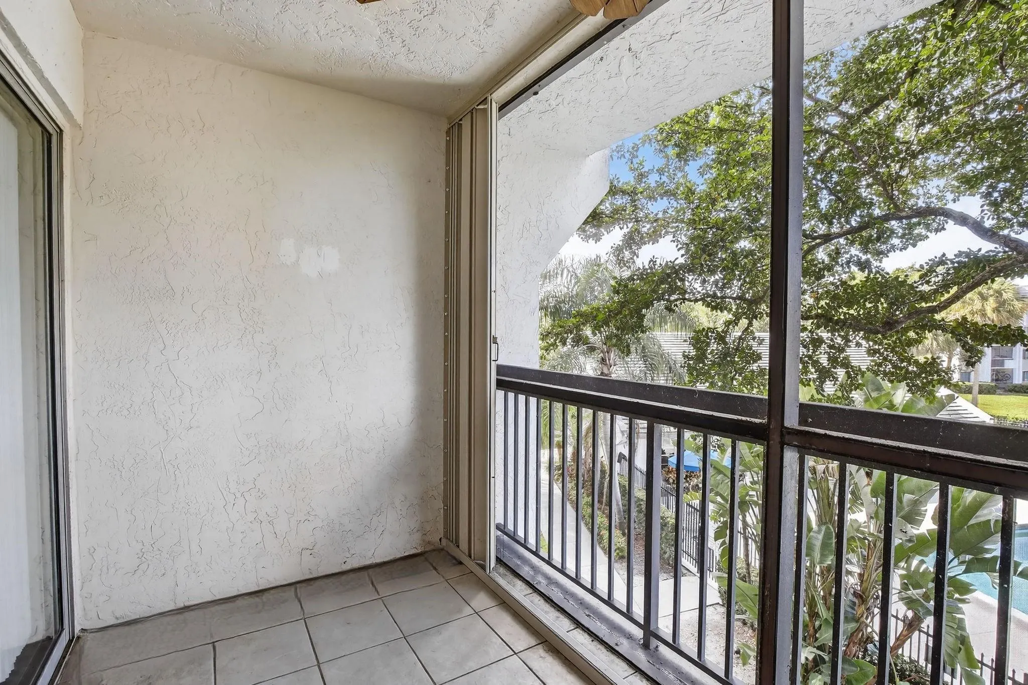 711 N Pine Island Rd, #319
