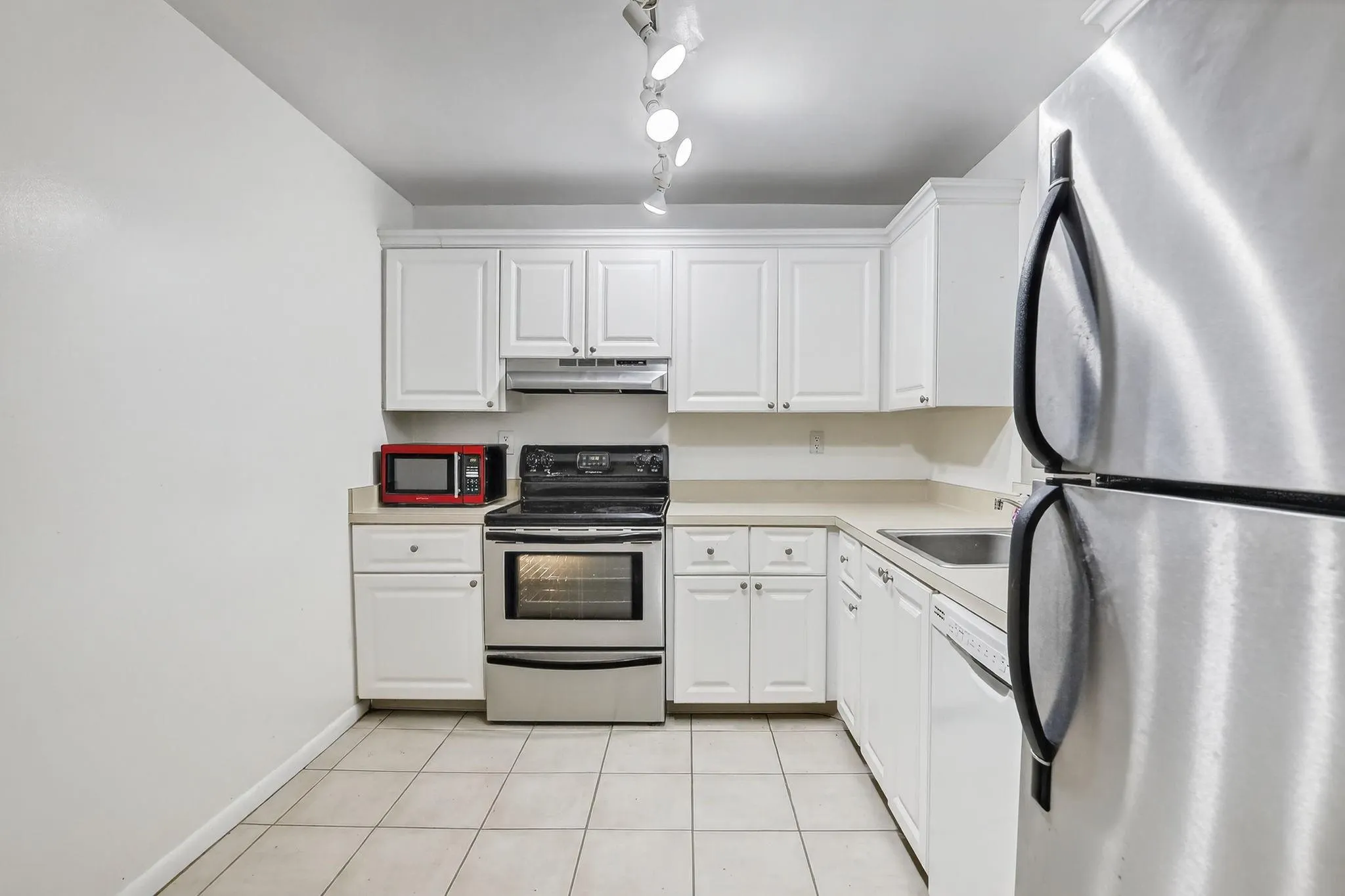 711 N Pine Island Rd, #319