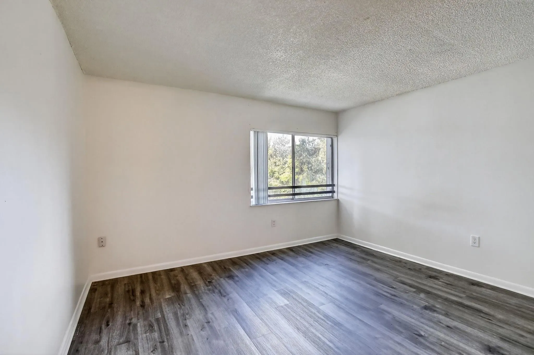 711 N Pine Island Rd, #319