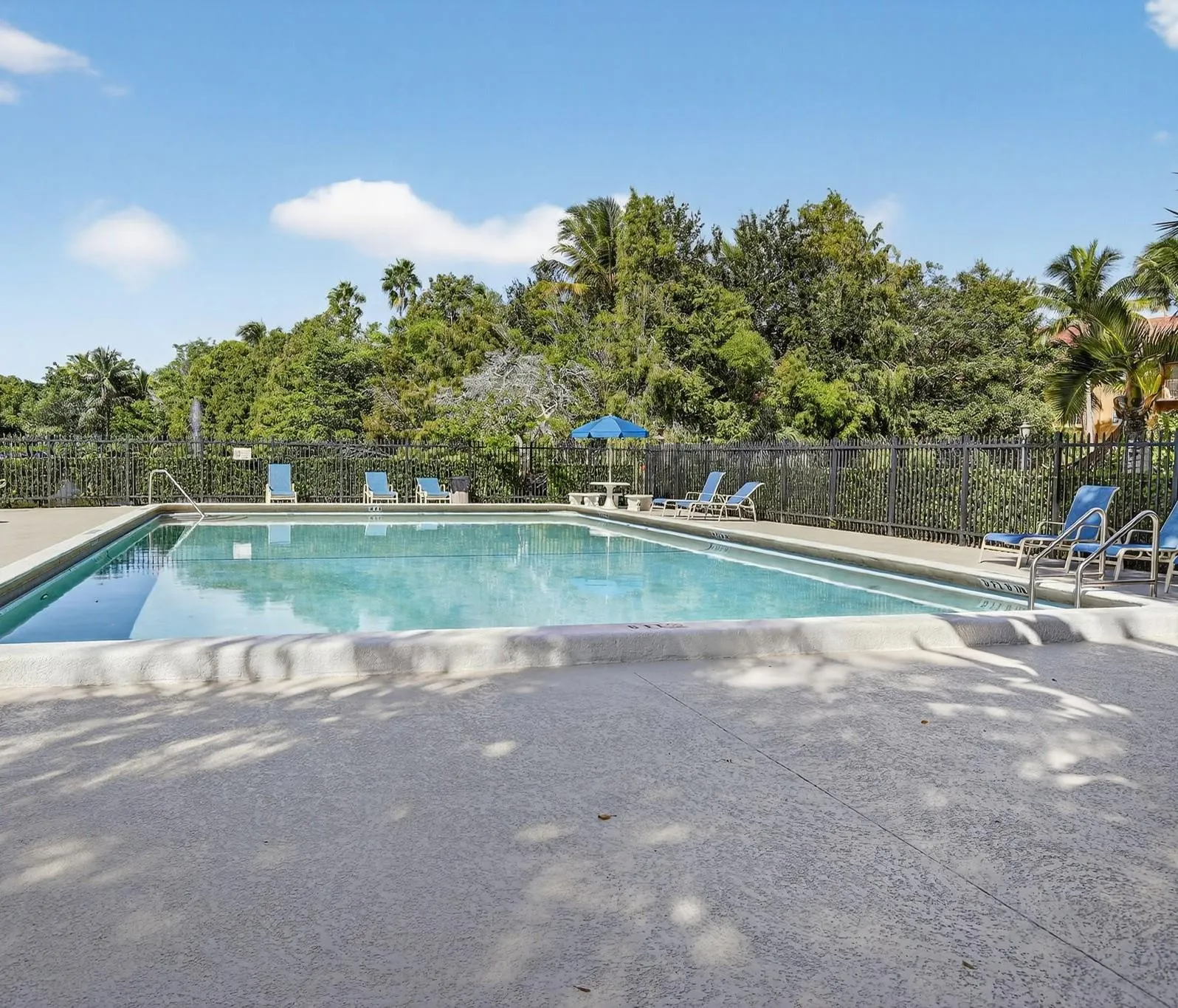 711 N Pine Island Rd, #319