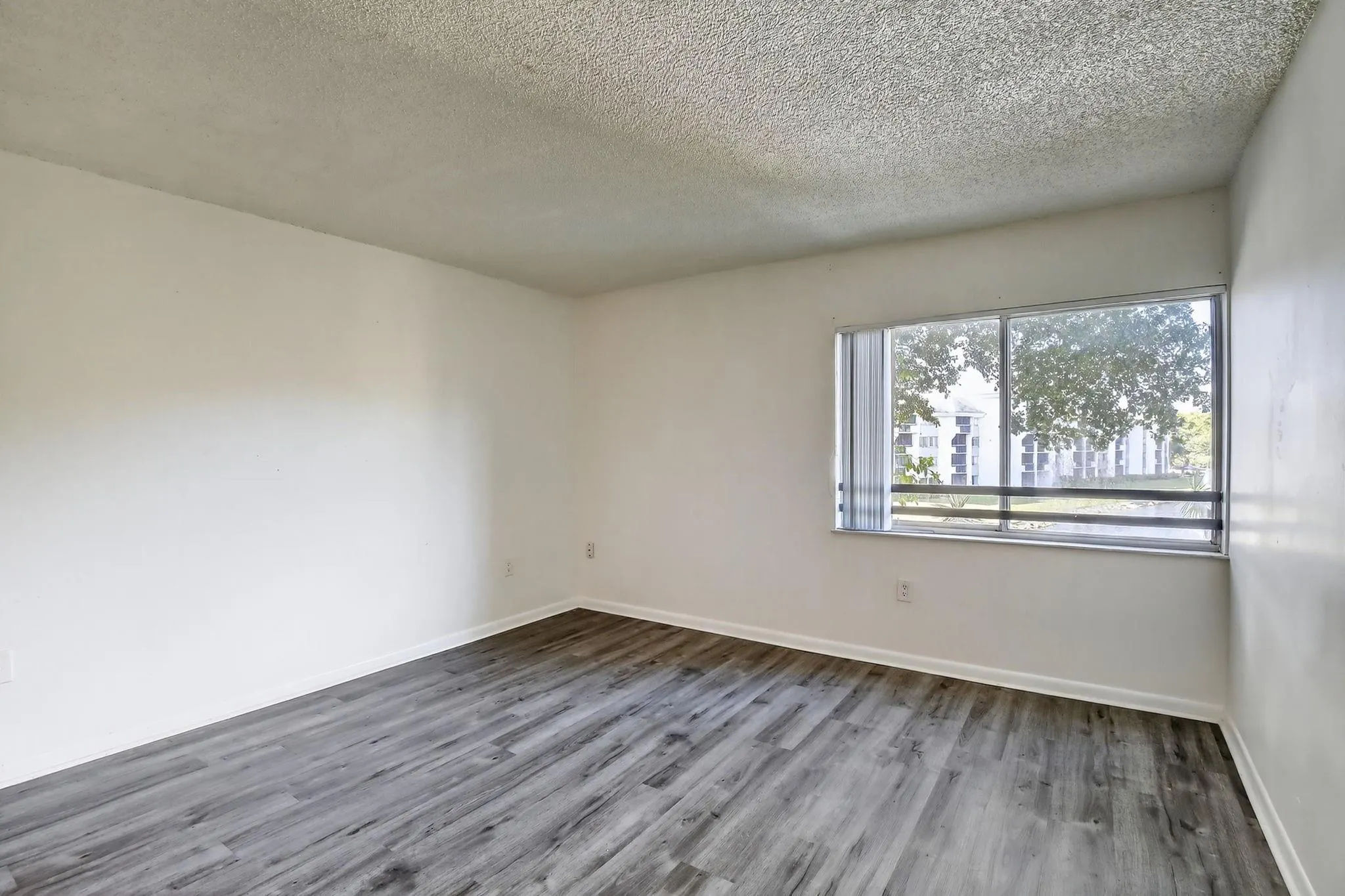 711 N Pine Island Rd, #319