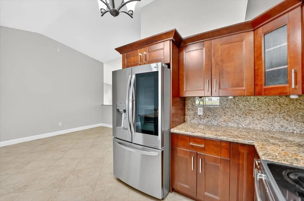 7867 Ridgewood Dr