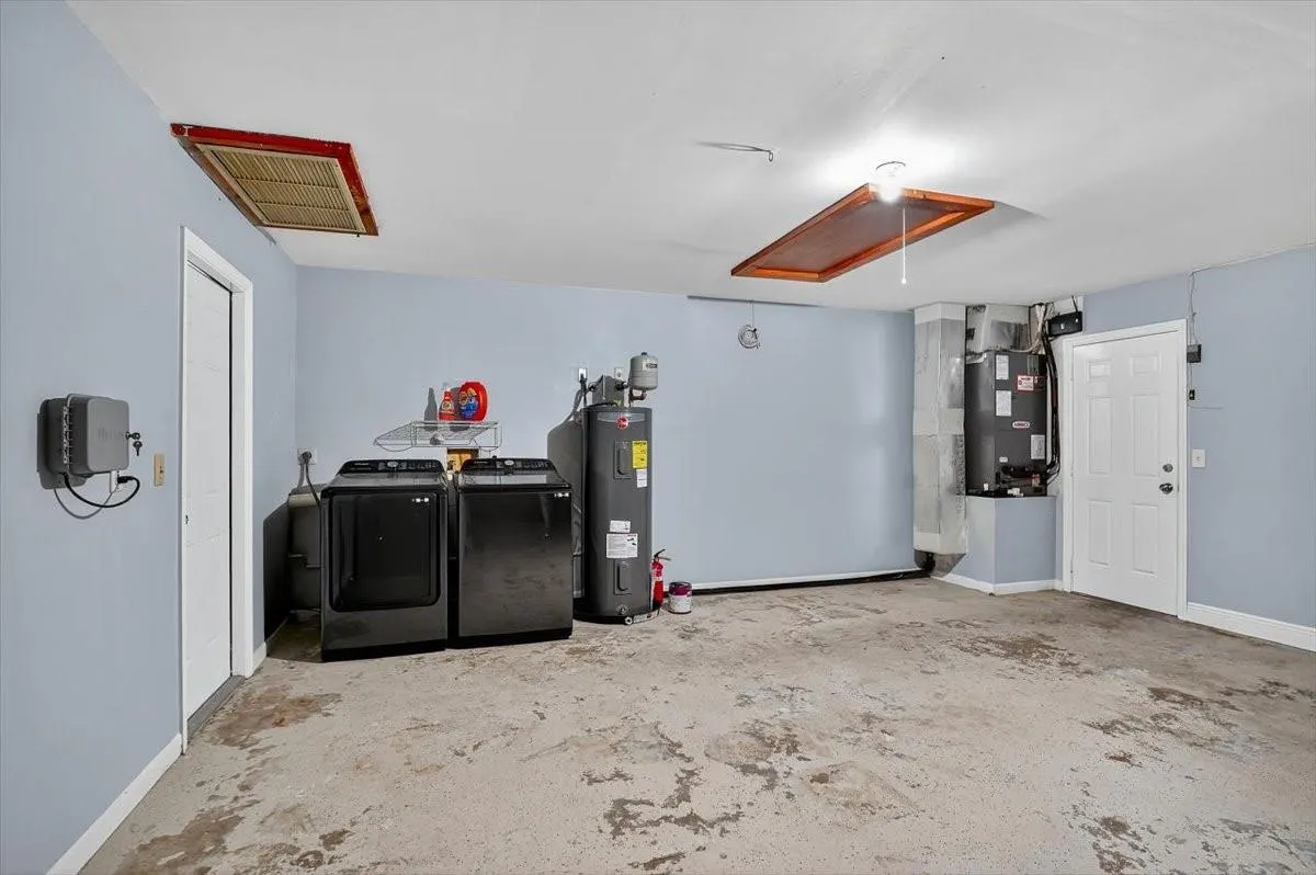 7867 Ridgewood Dr