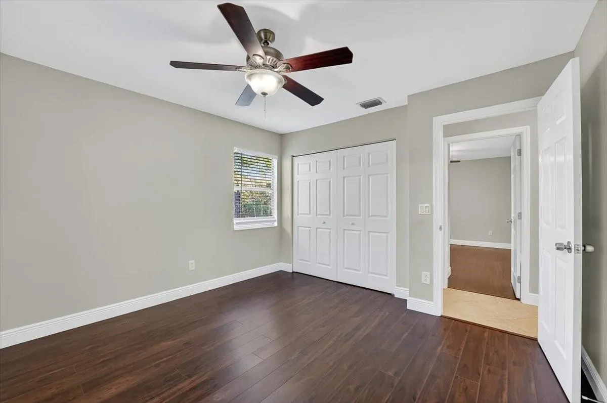7867 Ridgewood Dr