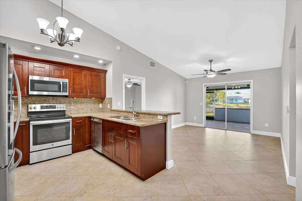 7867 Ridgewood Dr
