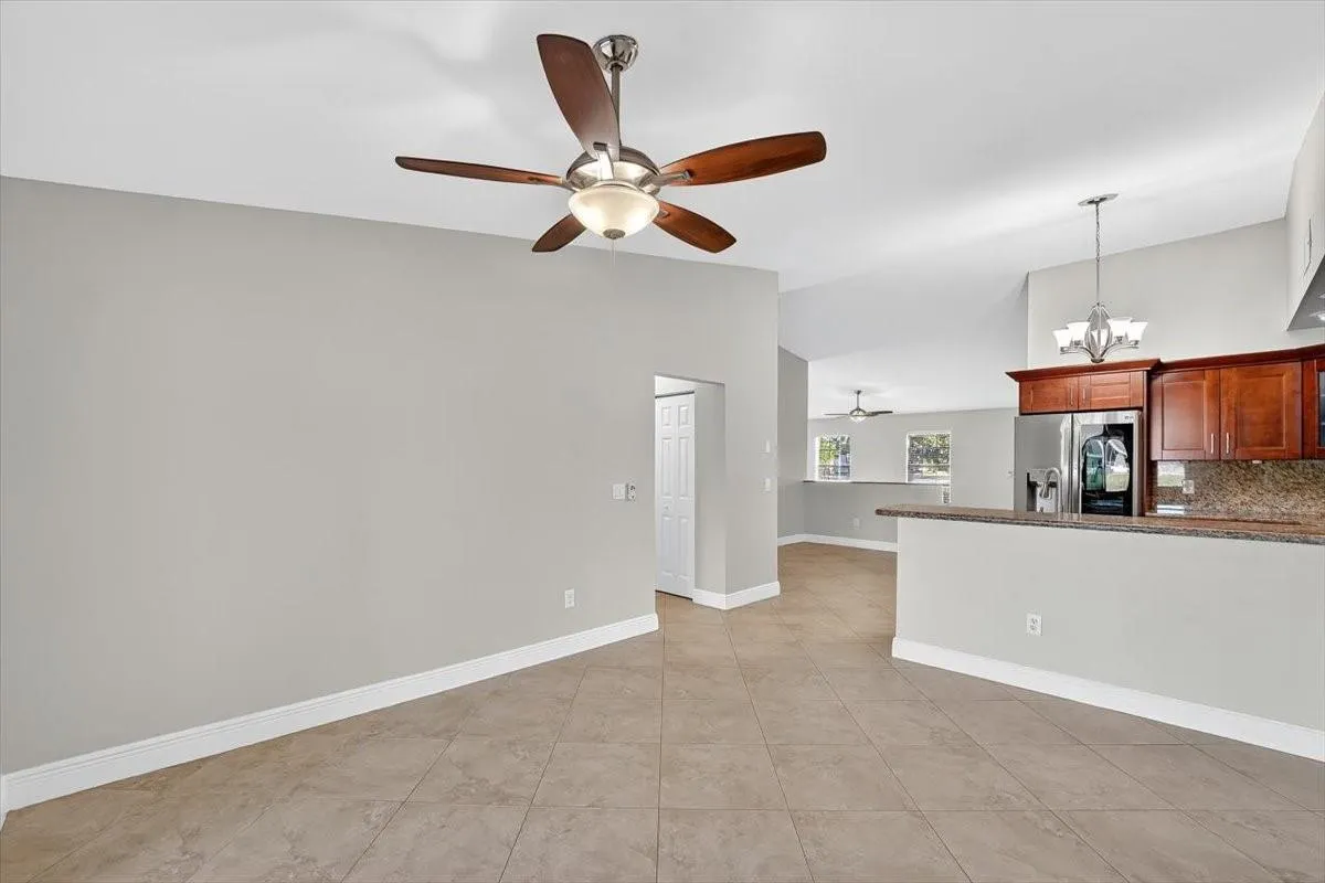 7867 Ridgewood Dr
