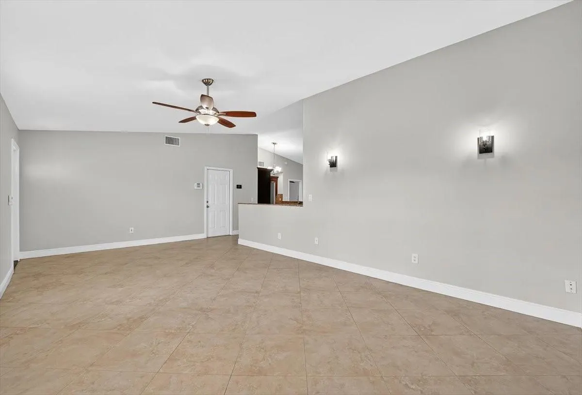 7867 Ridgewood Dr