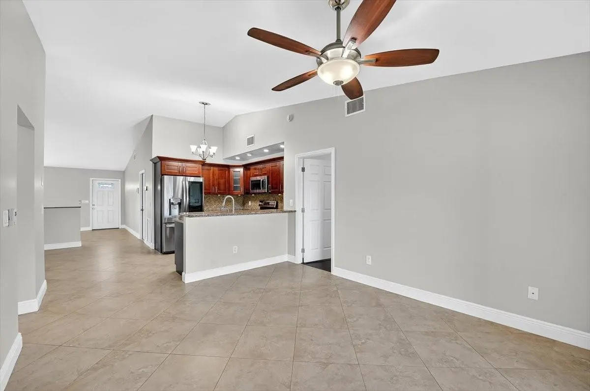 7867 Ridgewood Dr