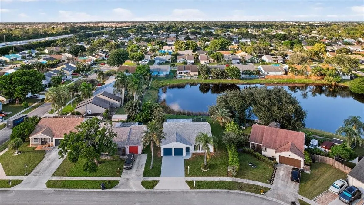 7867 Ridgewood Dr