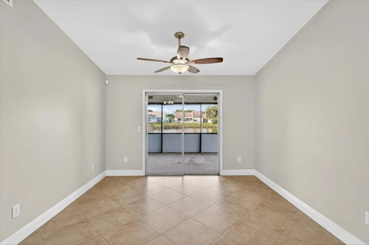 7867 Ridgewood Dr