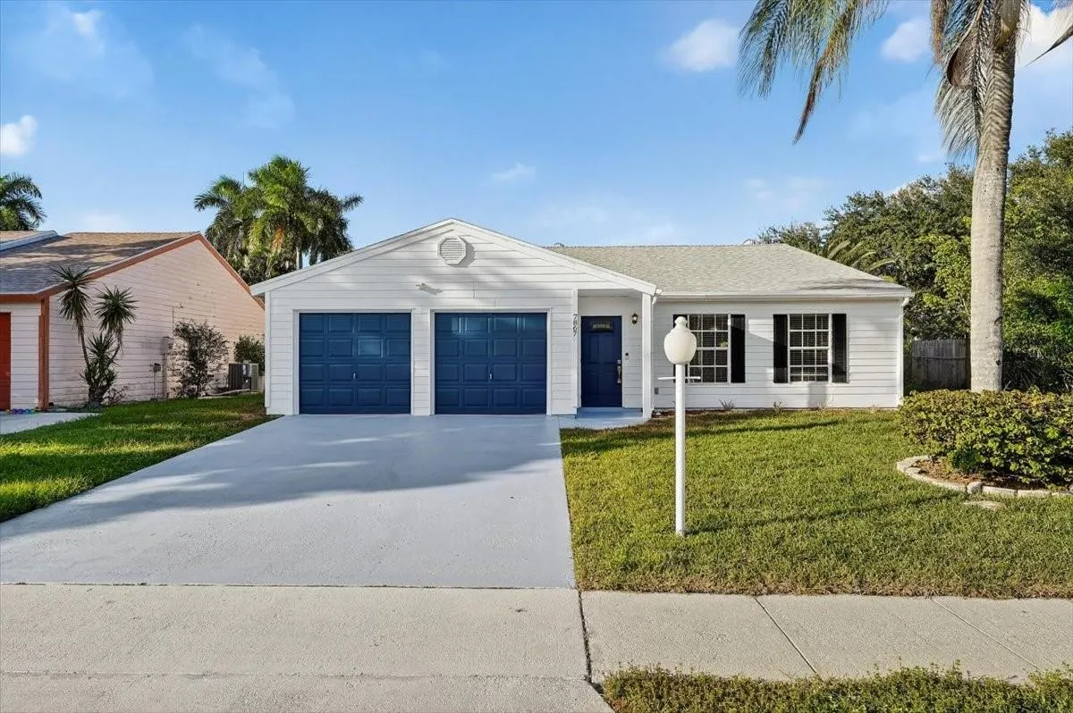 7867 Ridgewood Dr
