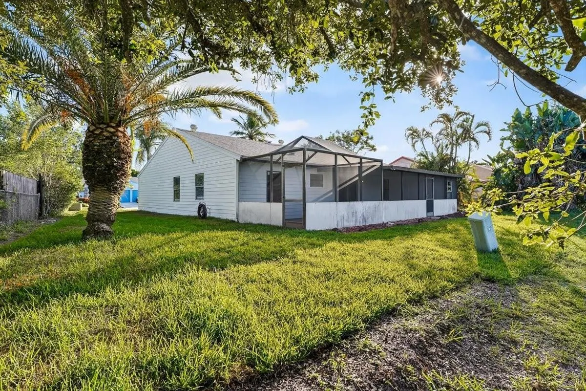 7867 Ridgewood Dr