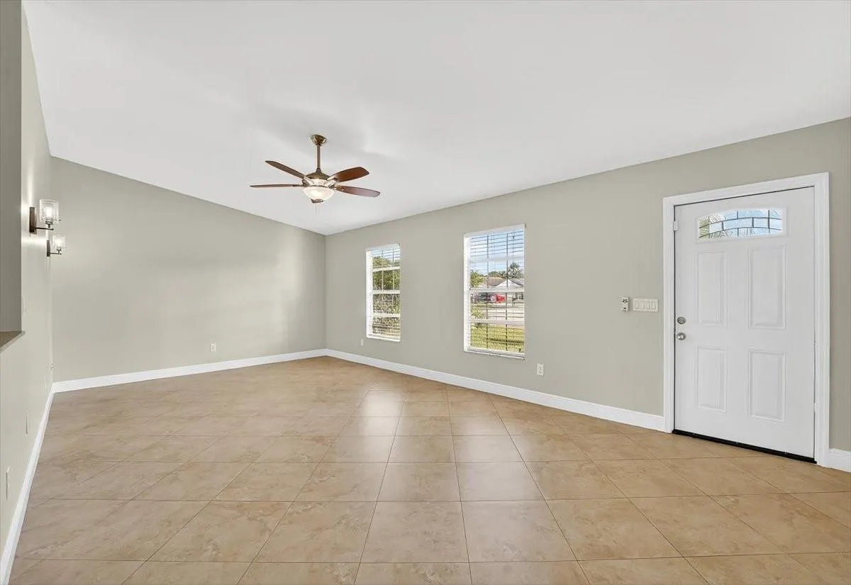 7867 Ridgewood Dr