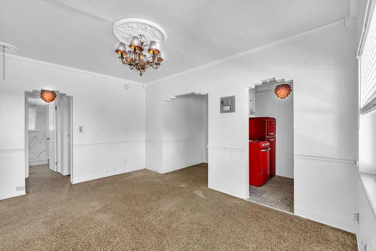 560 NE 15th Ave