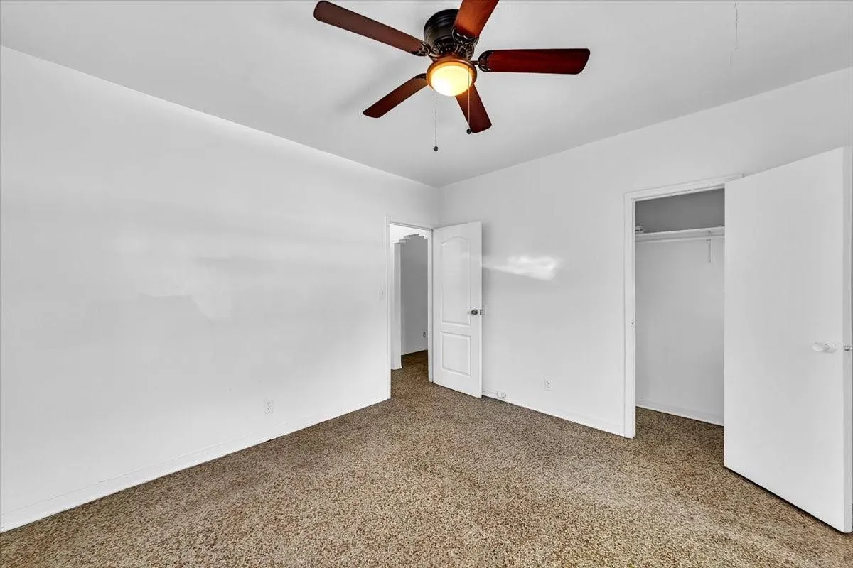 560 NE 15th Ave