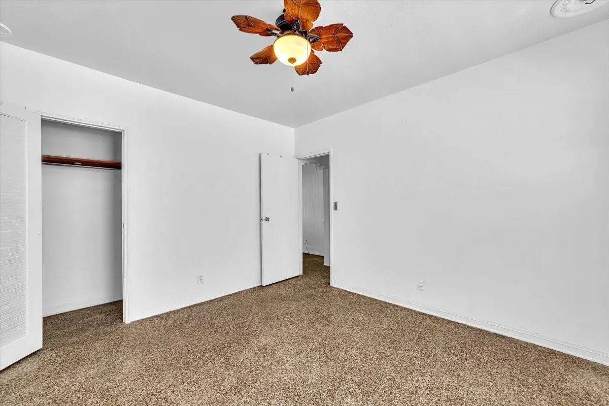 560 NE 15th Ave