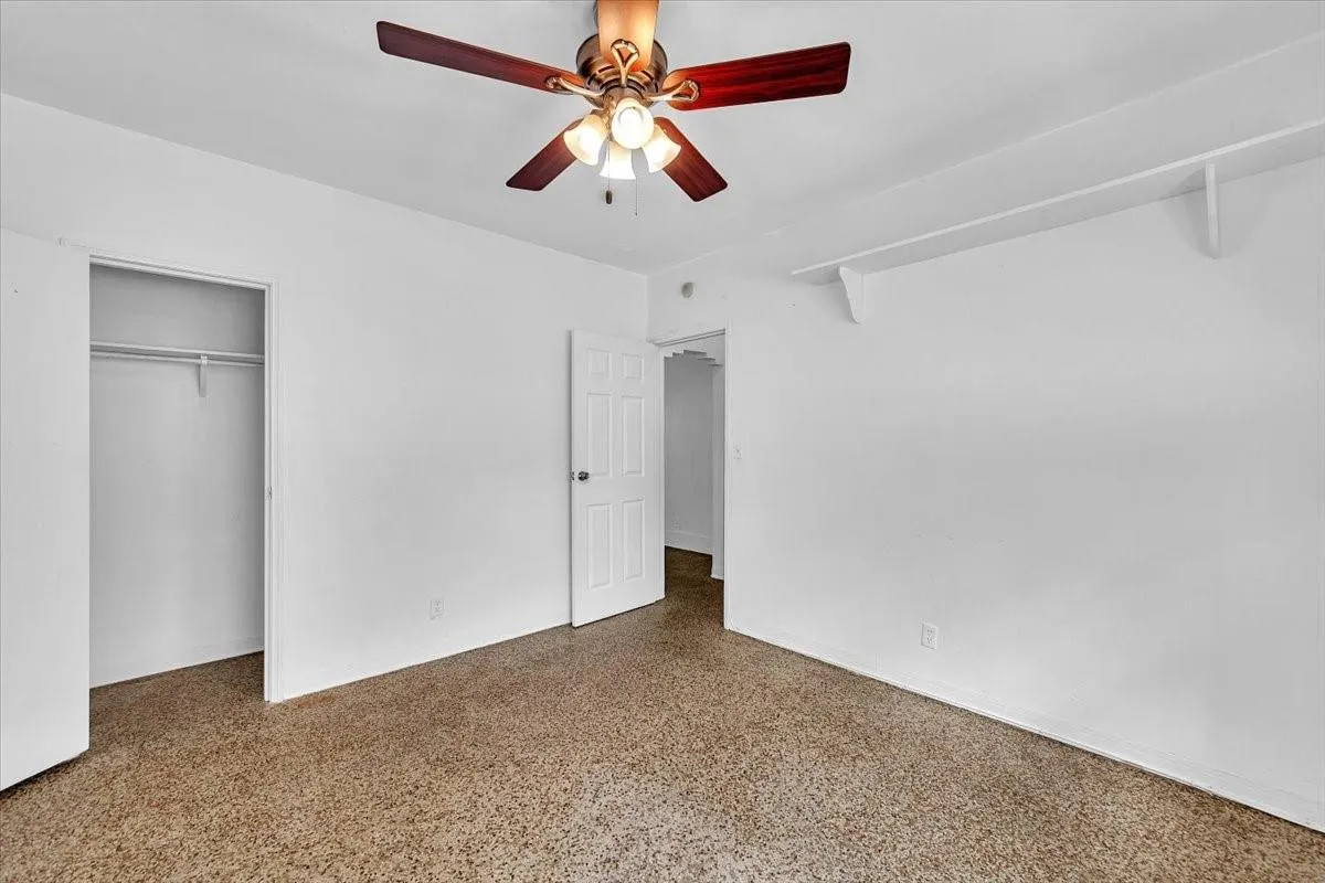 560 NE 15th Ave