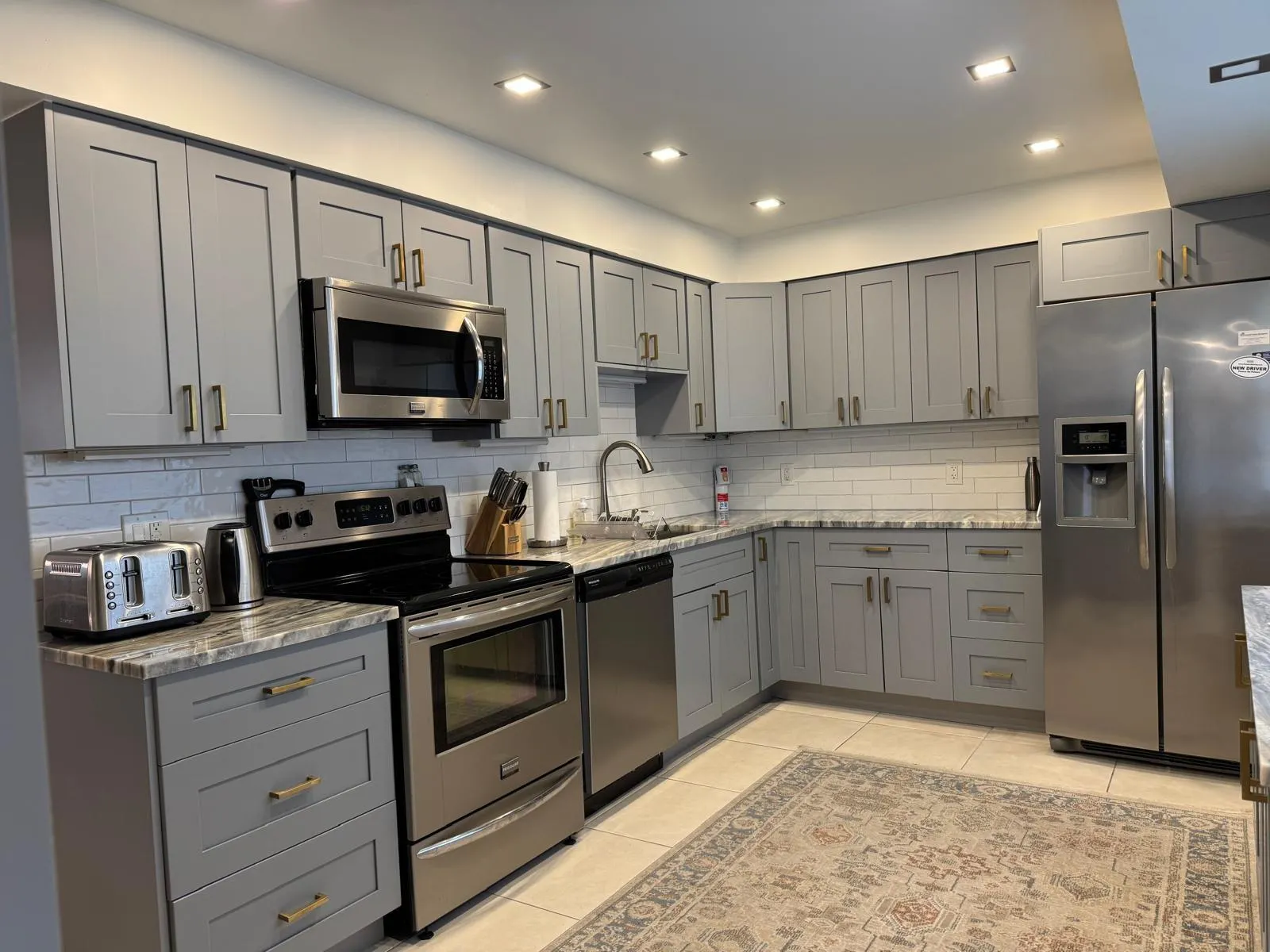 3510 OAKS WAY, #702