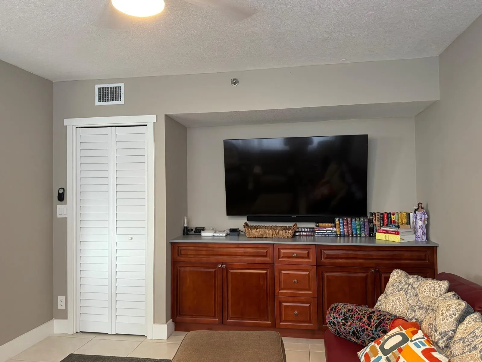 3510 OAKS WAY, #702