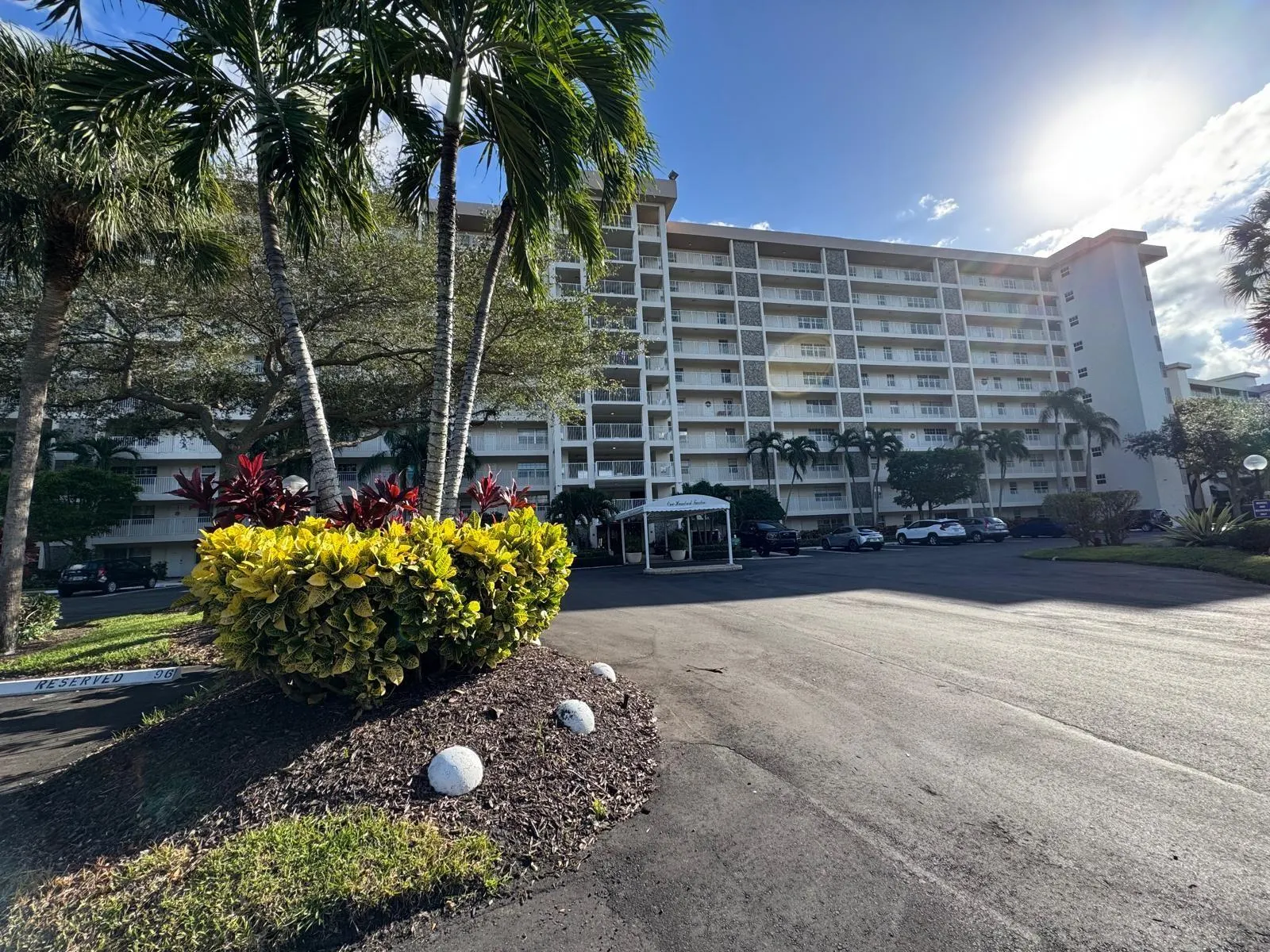3510 OAKS WAY, #702