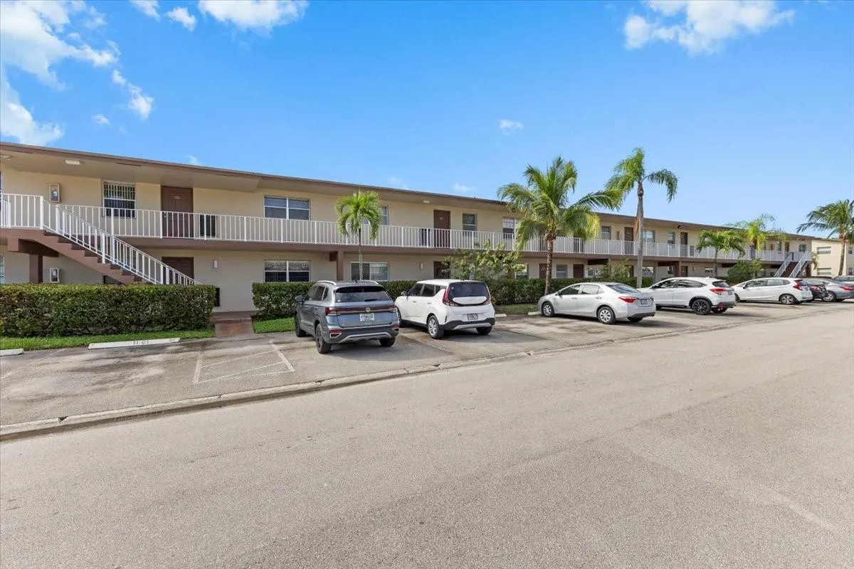 7200 NW 5th Pl, #203