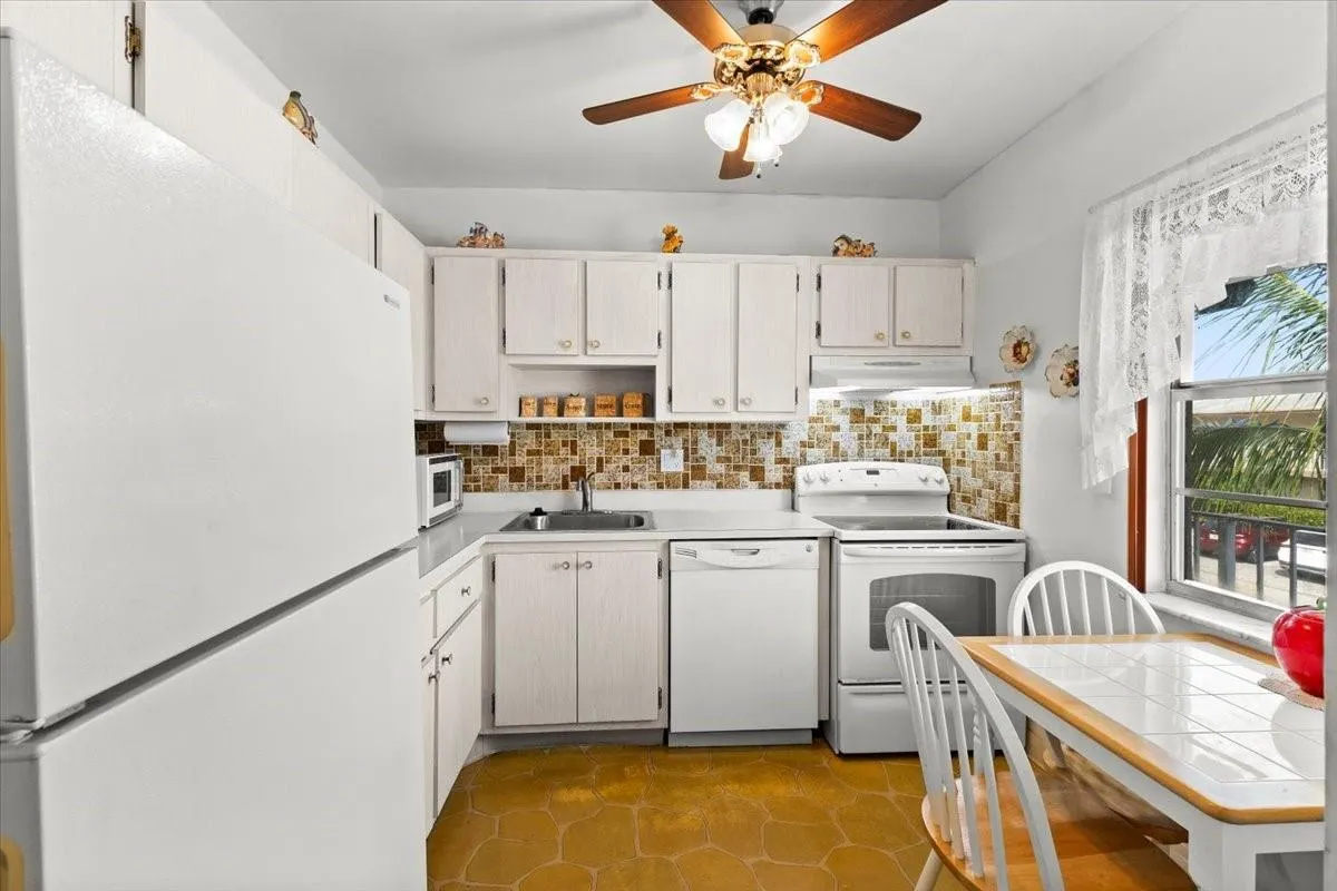 7200 NW 5th Pl, #203