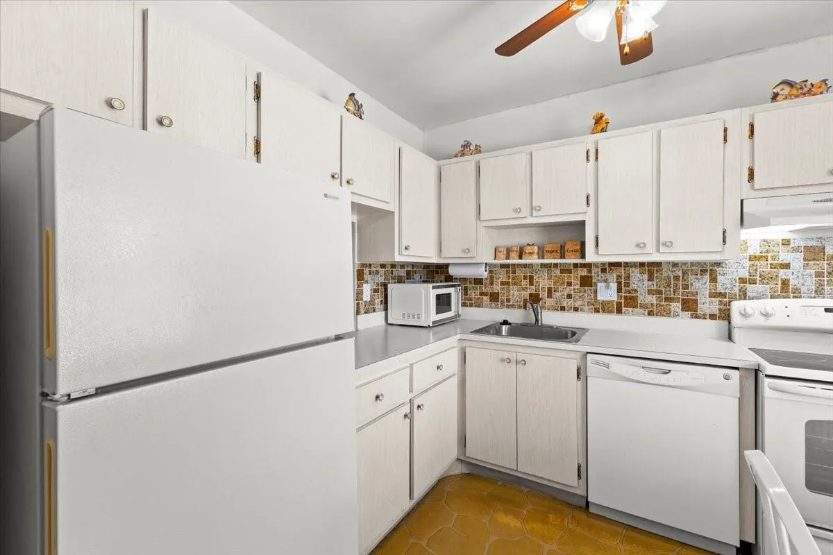 7200 NW 5th Pl, #203