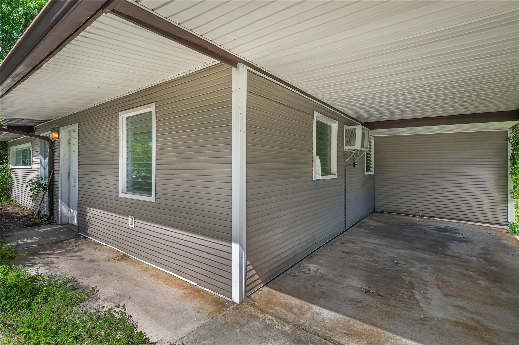 303 NE 8th Ct