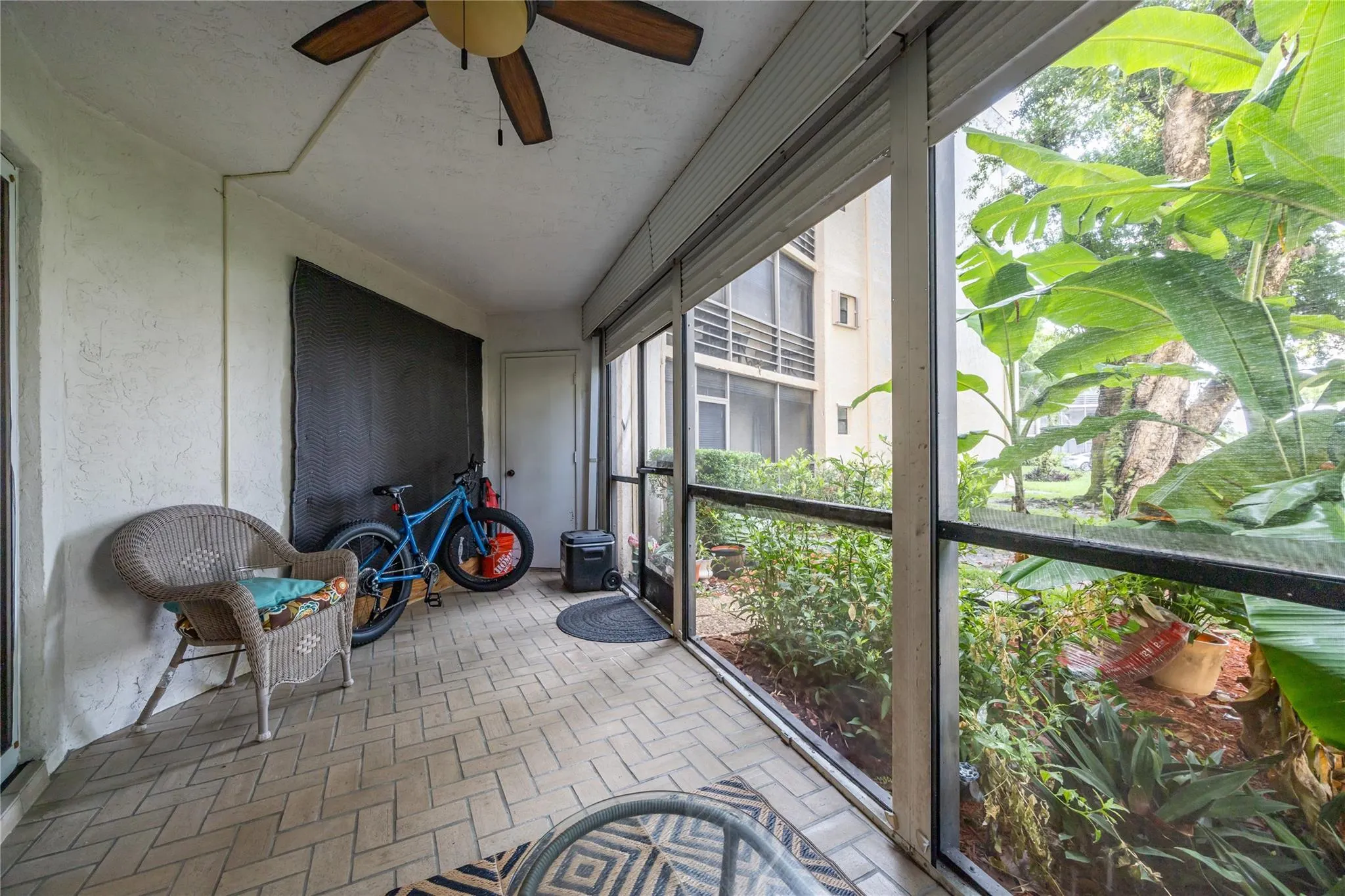 6555 W Broward Blvd, #102