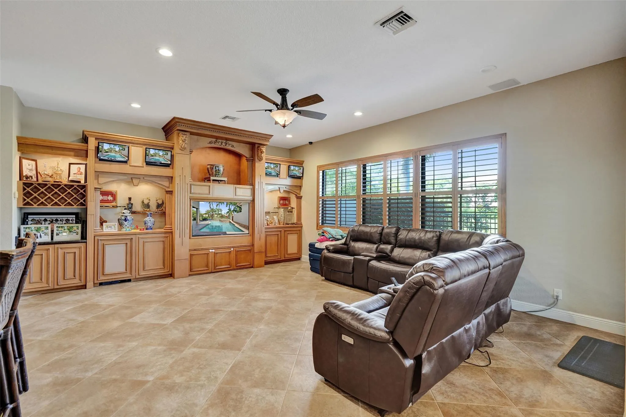 4115 Artesa Dr