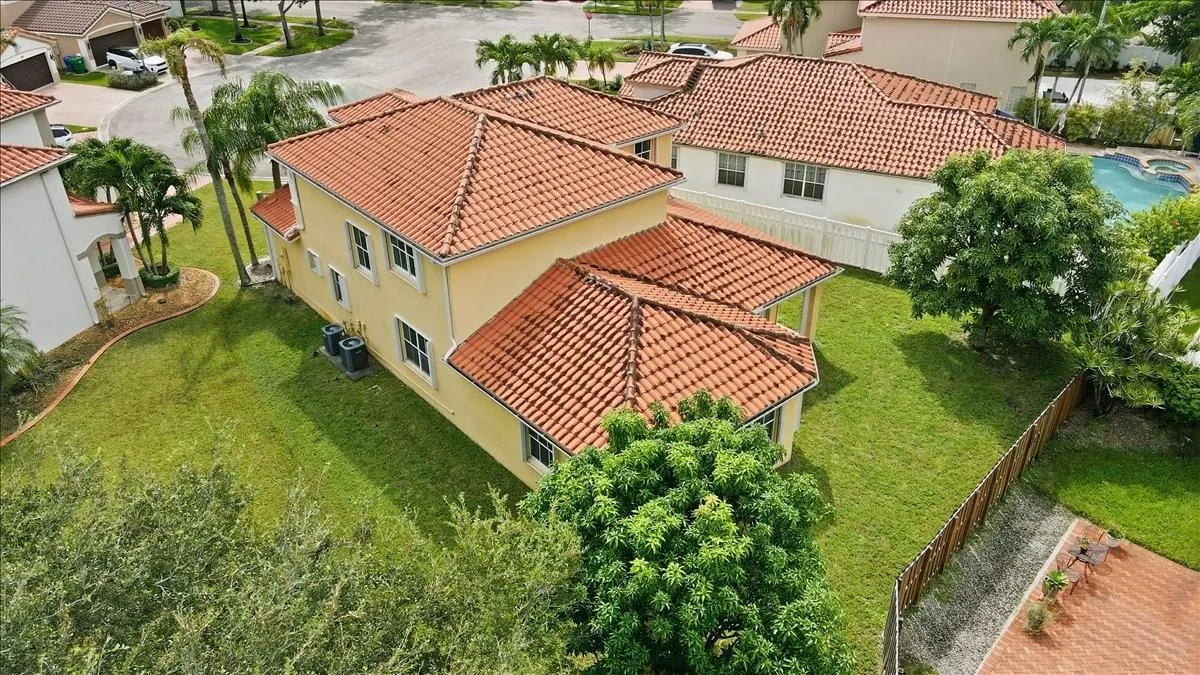 3802 SW 165th Ter