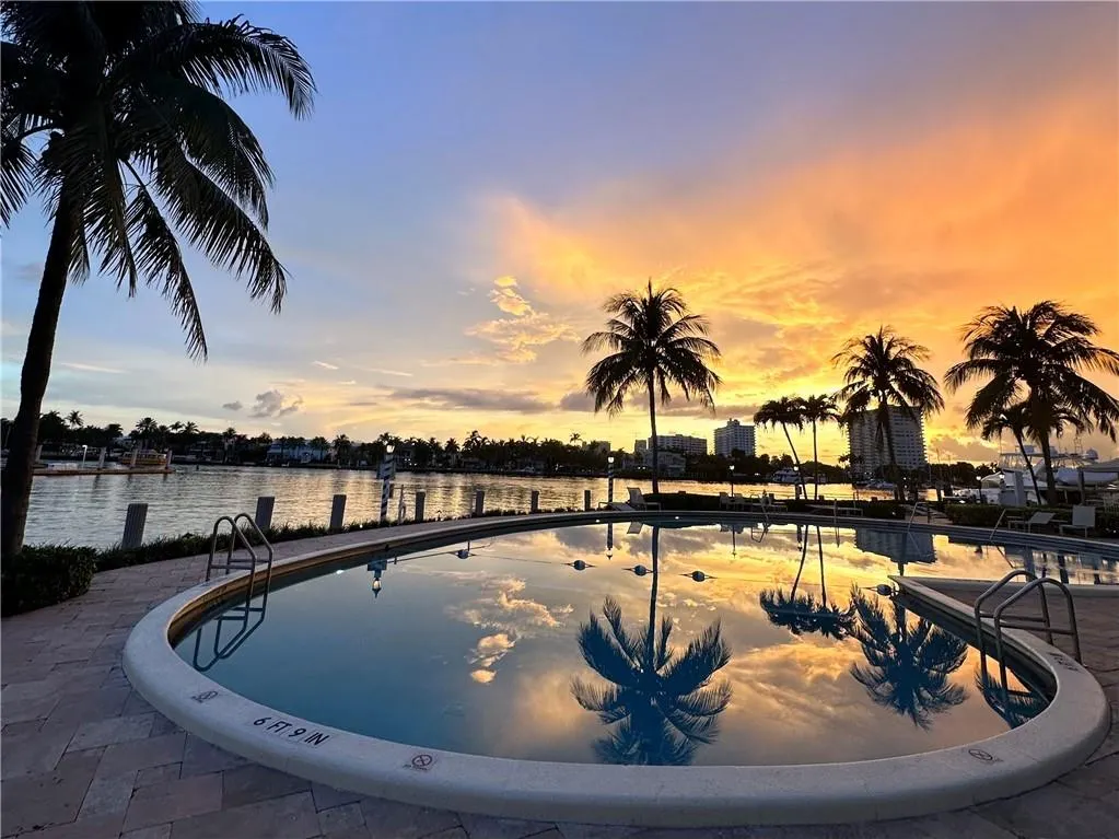 1 Las Olas Circle, #1415