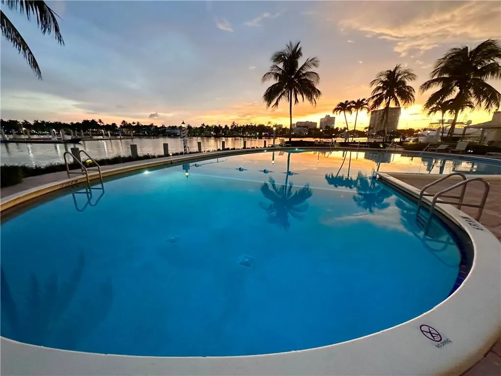 1 Las Olas Circle, #1415