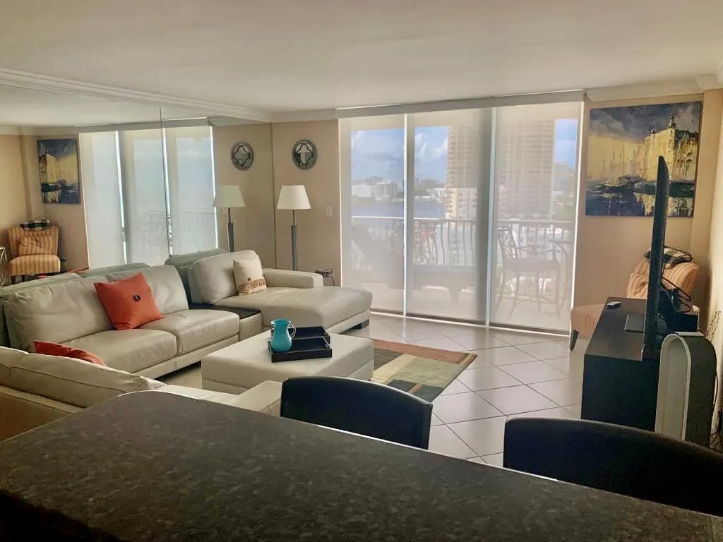 1 Las Olas Circle, #1415