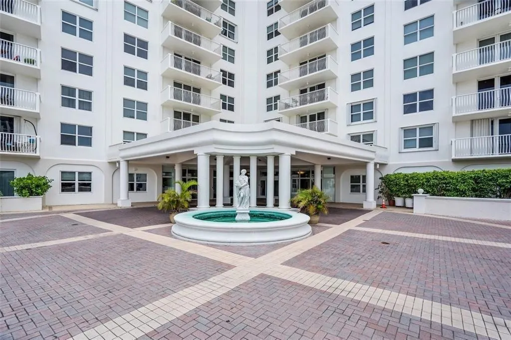 1 Las Olas Circle, #1415