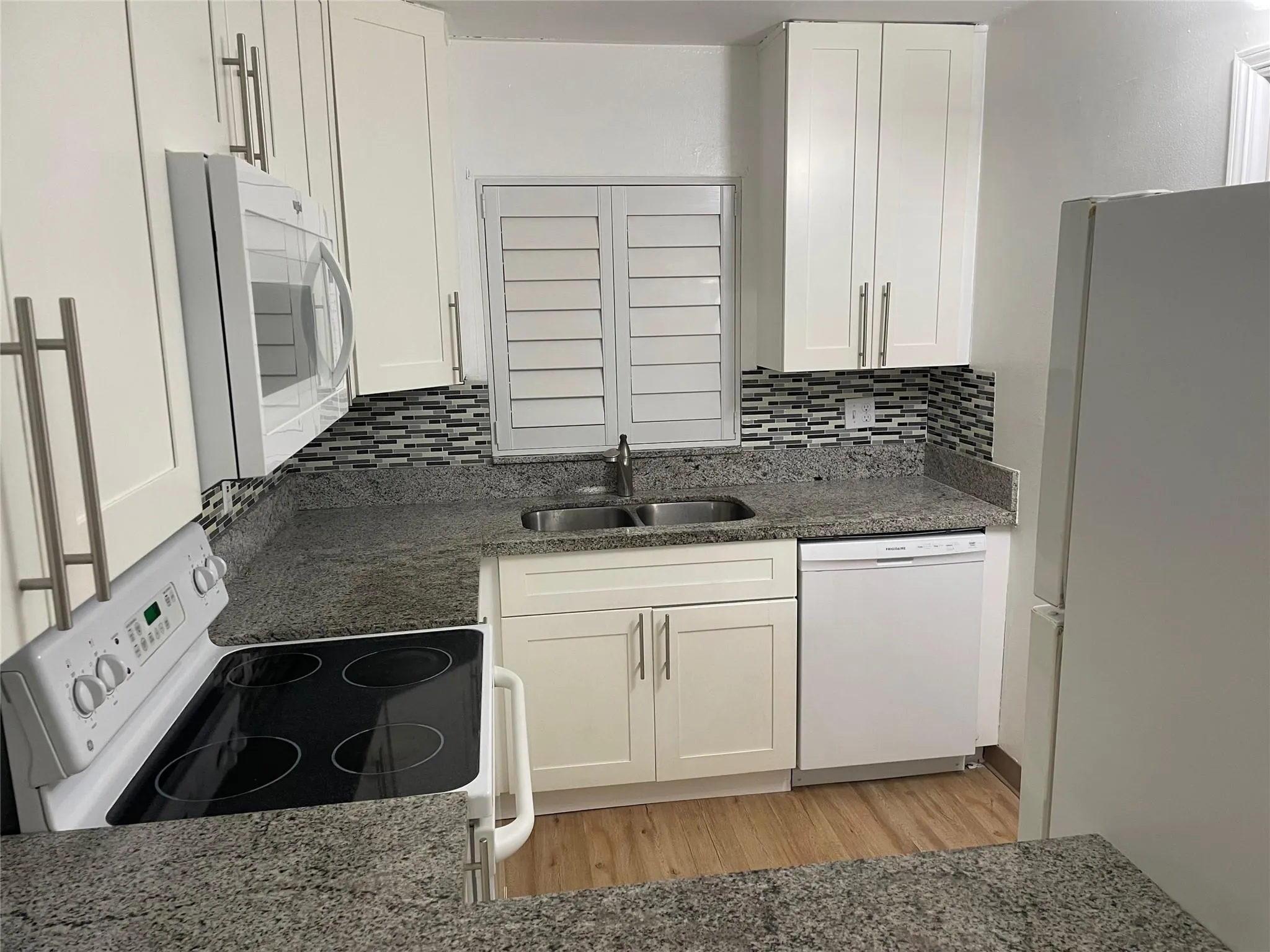 9471 Evergreen Pl, #406